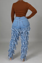 Load image into Gallery viewer, Tina, distressed tassel baring jeans
